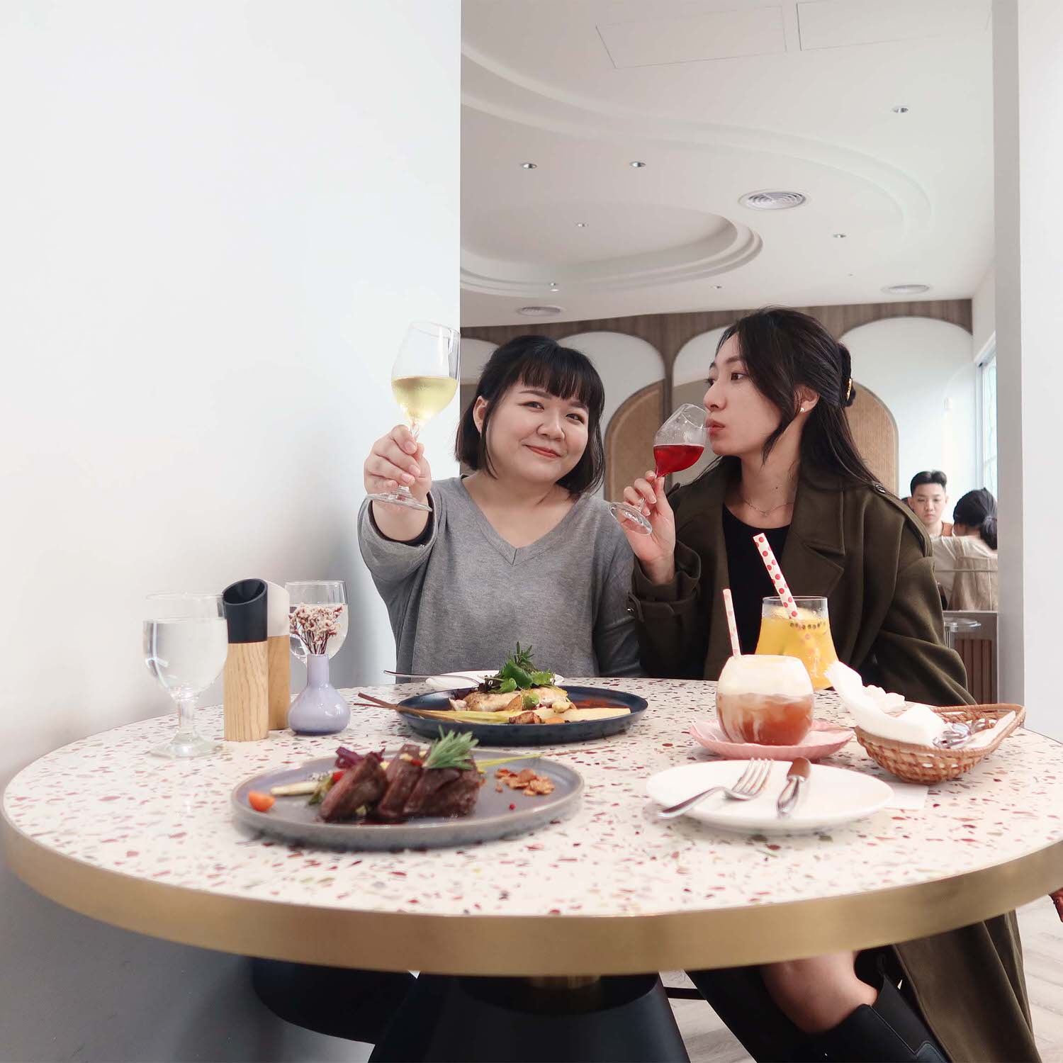 台中法式餐廳|Les aqua水相餐聚苑-主餐鮮嫩多汁翼板牛排、摩洛哥煙燻香辣章魚|聖誕約會聚餐 - 第15張圖