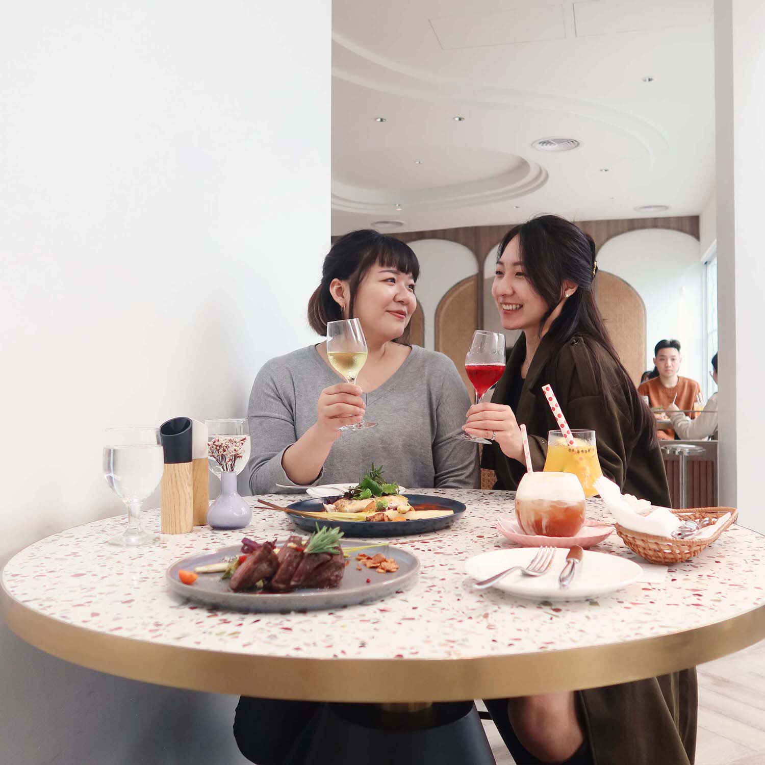 台中法式餐廳|Les aqua水相餐聚苑-主餐鮮嫩多汁翼板牛排、摩洛哥煙燻香辣章魚|聖誕約會聚餐 - 第16張圖