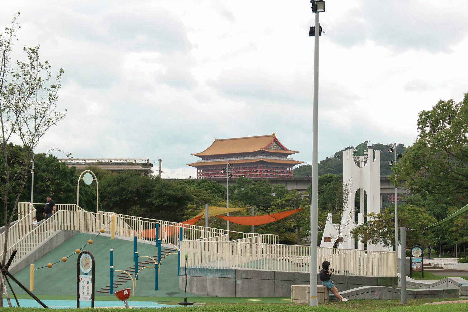 台北松山機場周邊景點|在河濱公園騎UBike,在圓山飯店看飛機降落,台北松山兩天一夜徒步旅行 - 第6張圖