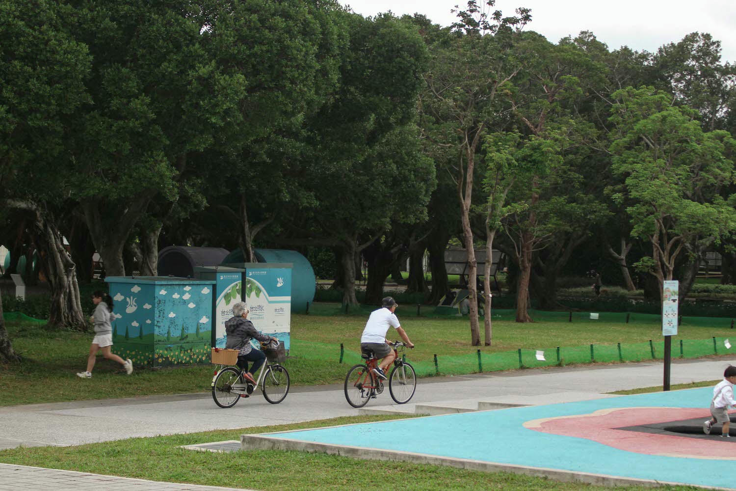 台北松山機場周邊景點|在河濱公園騎UBike,在圓山飯店看飛機降落,台北松山兩天一夜徒步旅行 - 第7張圖