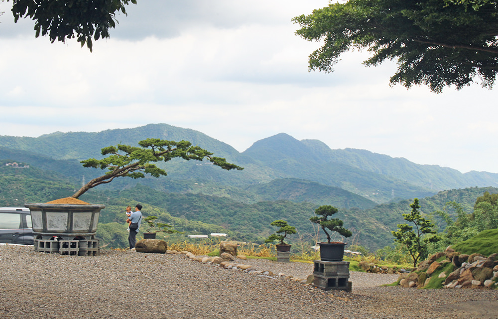 白河關子嶺景觀咖啡廳|雲萊山莊庭園,坐擁山群無敵美景,山上喝咖啡 - 第3張圖