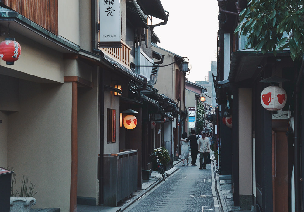 京都景點|漫步鴨川河畔,京都隱藏版花街「先斗町」,沿路充滿純樸京都風情|先斗町一日散步路線 - 第14張圖