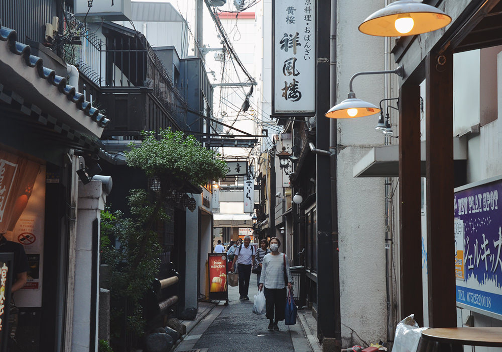 京都景點|漫步鴨川河畔,京都隱藏版花街「先斗町」,沿路充滿純樸京都風情|先斗町一日散步路線 - 第5張圖